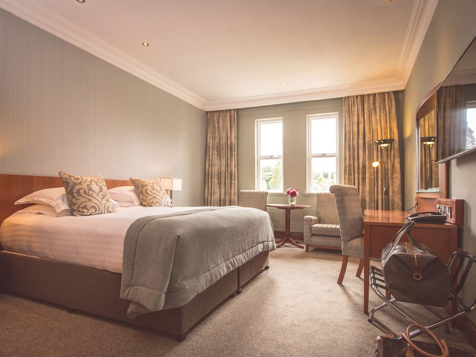 The Culloden Estate And Spa Holywood  Eksteriør billede A bedroom at the hotel