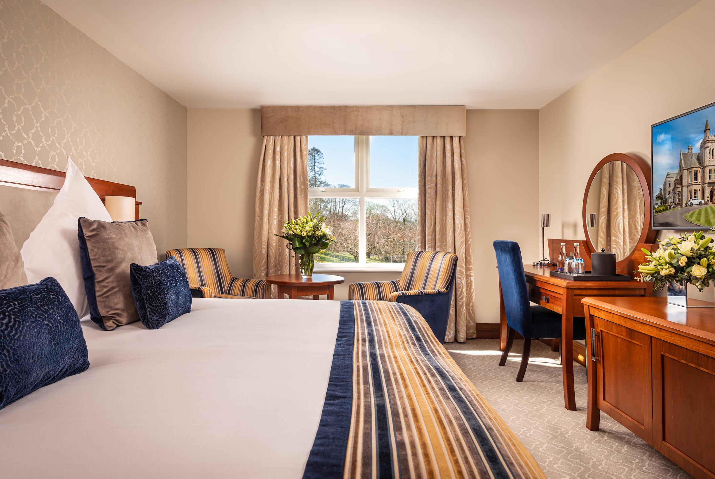 The Culloden Estate And Spa Holywood  Eksteriør billede A bedroom at the Killarney International Hotel