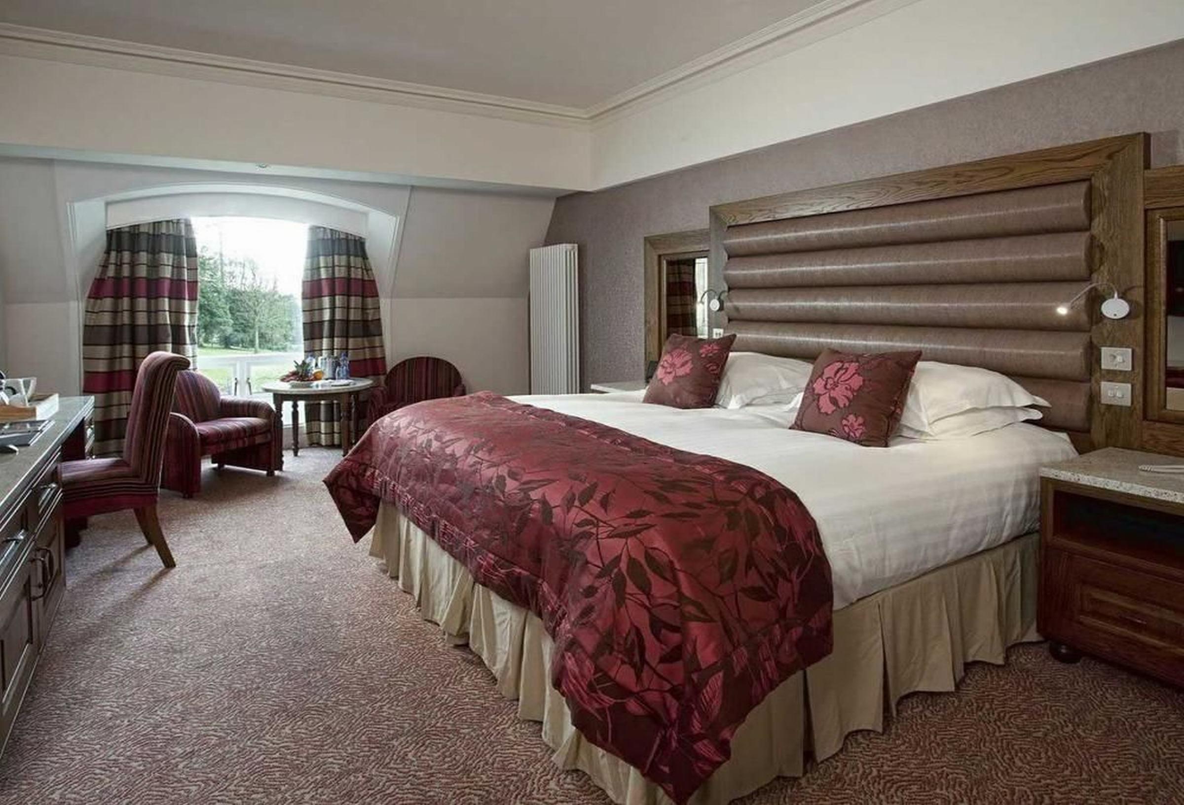 The Culloden Estate And Spa Holywood  Eksteriør billede A bedroom at the hotel