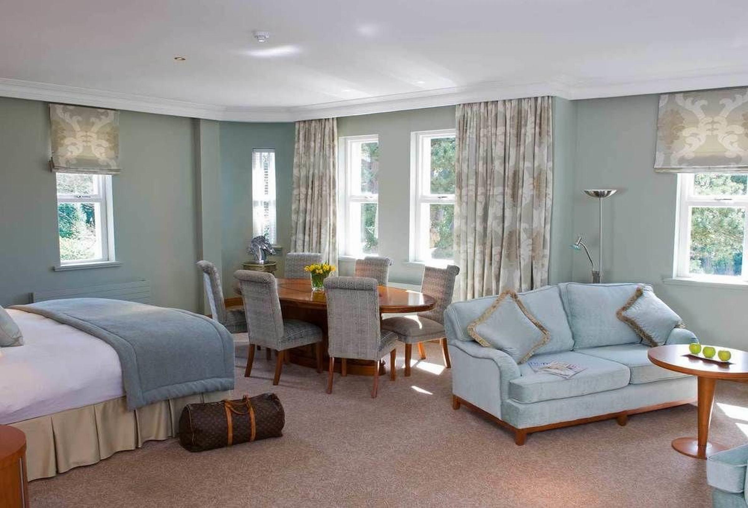The Culloden Estate And Spa Holywood  Eksteriør billede A suite at the hotel
