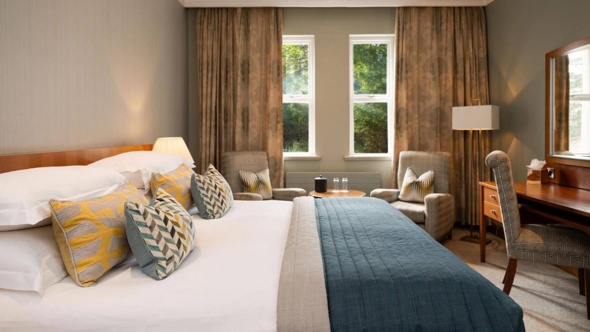 The Culloden Estate And Spa Holywood  Eksteriør billede A bedroom at The Old Course Hotel, St Andrews