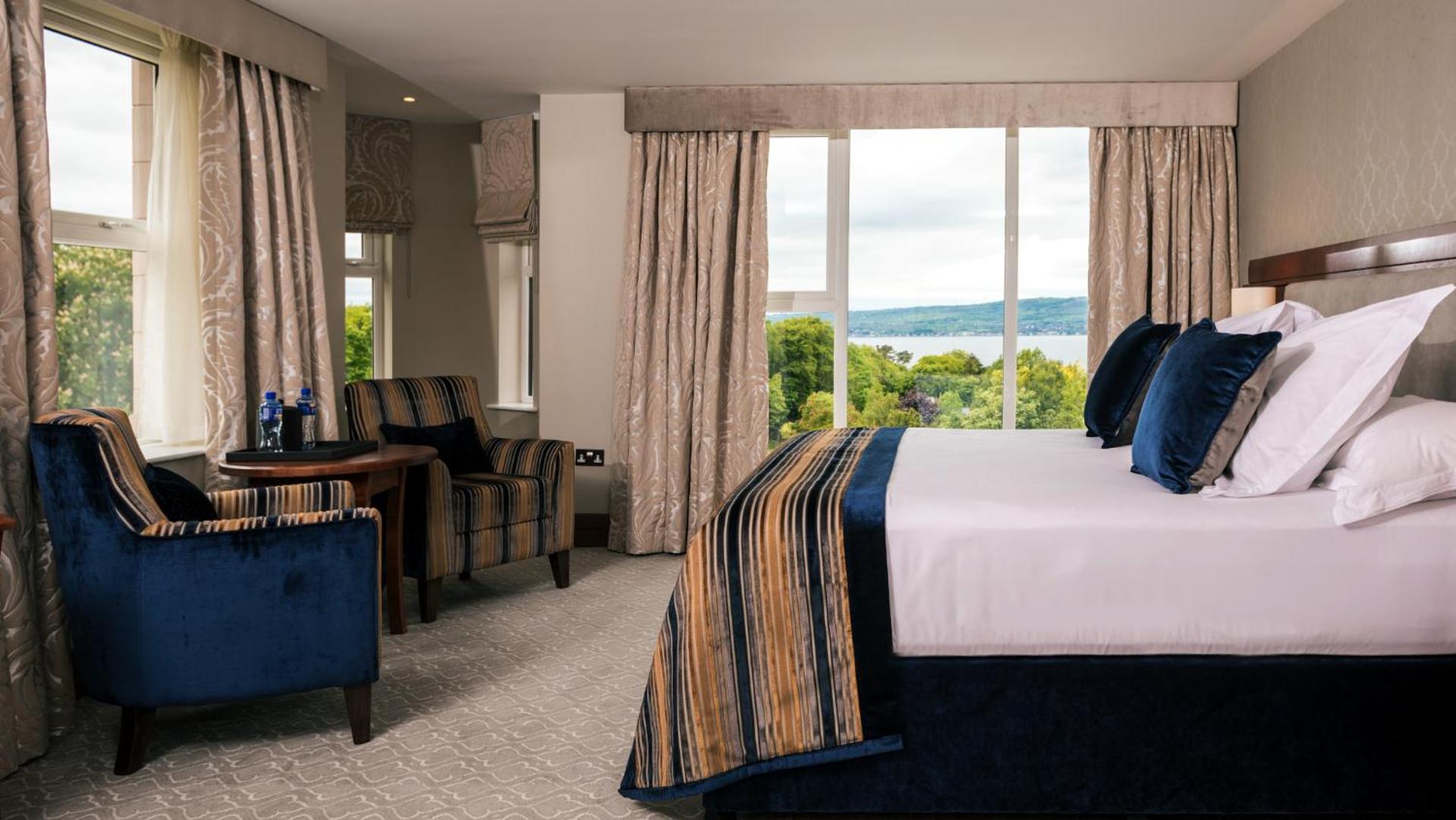 The Culloden Estate And Spa Holywood  Eksteriør billede A bedroom at the hotel